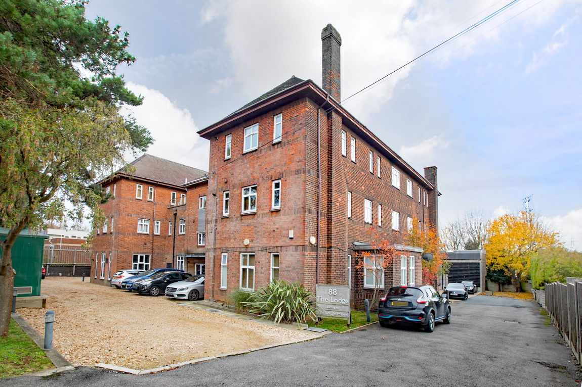 Weldon Road, NN17 5UE