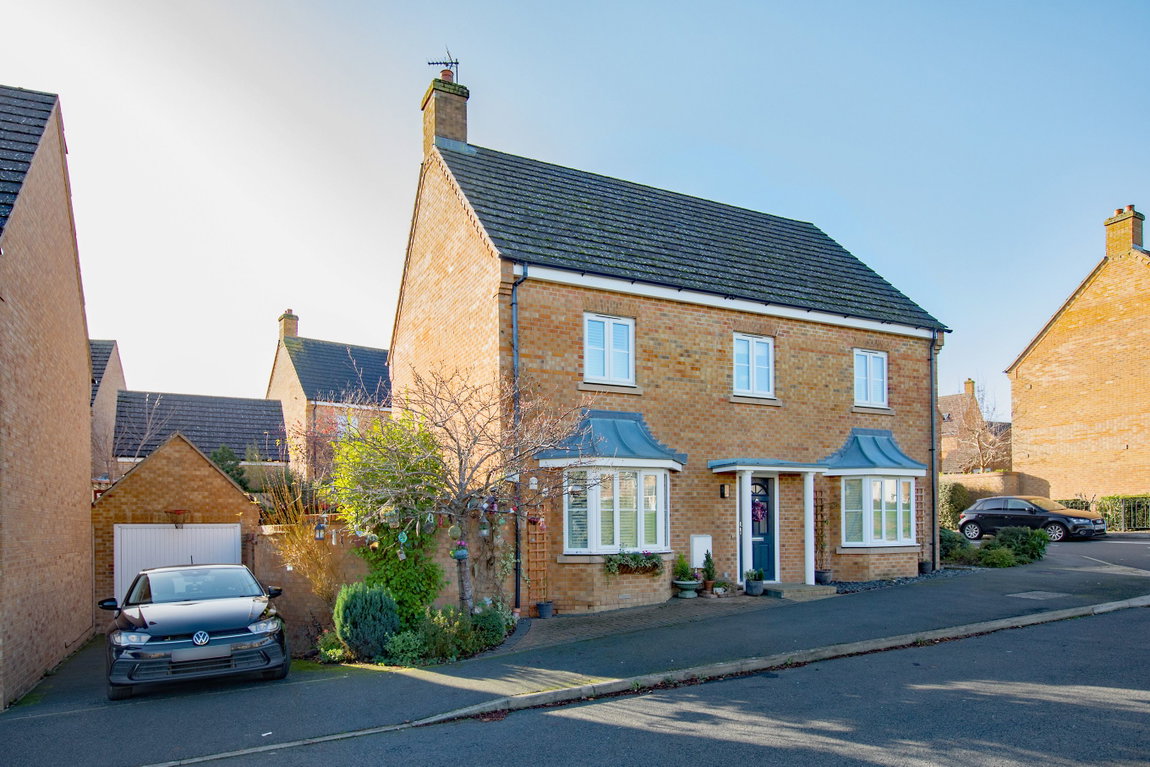 Savernake Drive, NN18 8SD