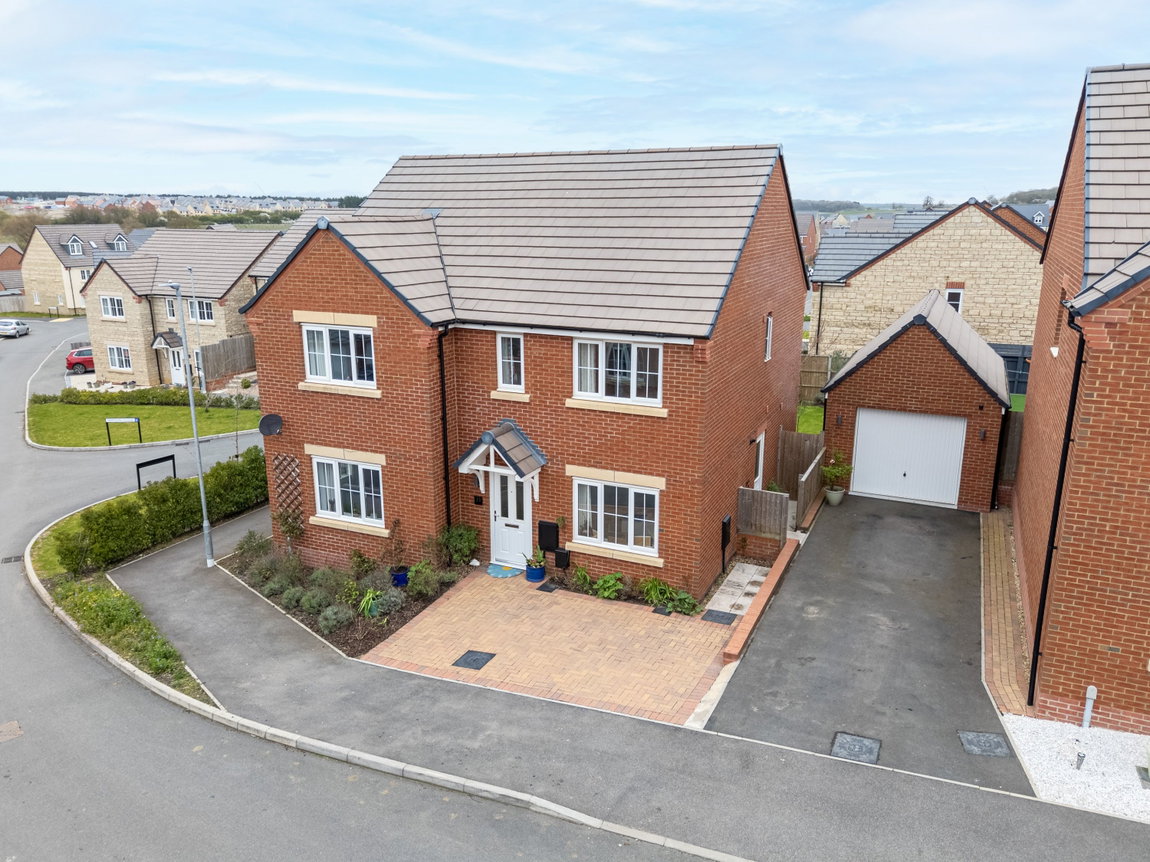 Garland Road, Weldon Park, Corby, Northamptonshire, NN17 3FN