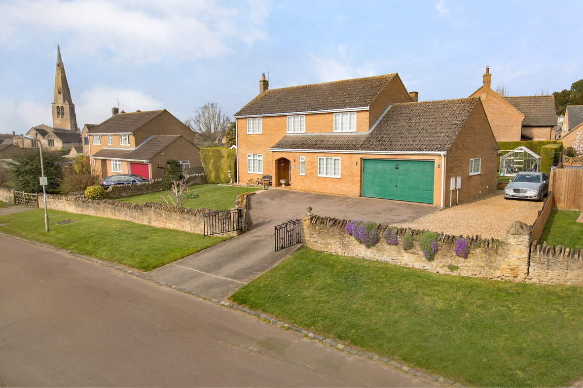 Willow Lane, Stanion, Northamptonshire, NN14 1DT