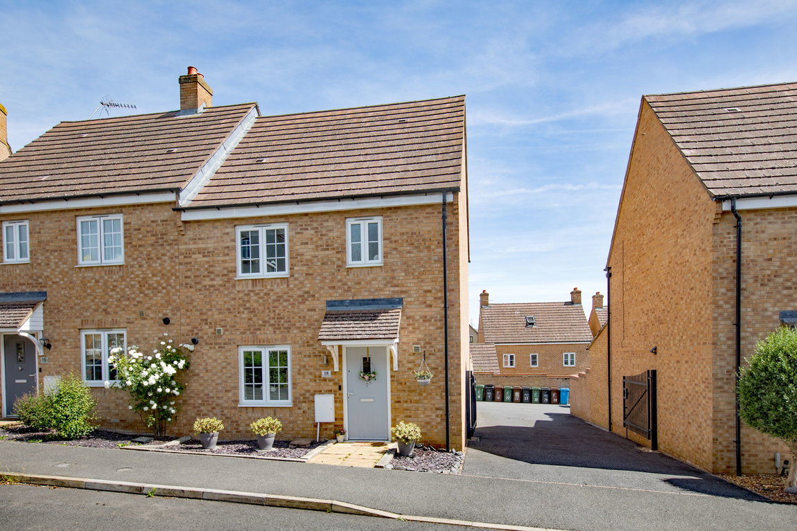 Savernake Drive, NN18 8SD